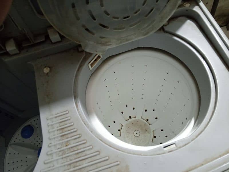 Washing machine with dyer 5