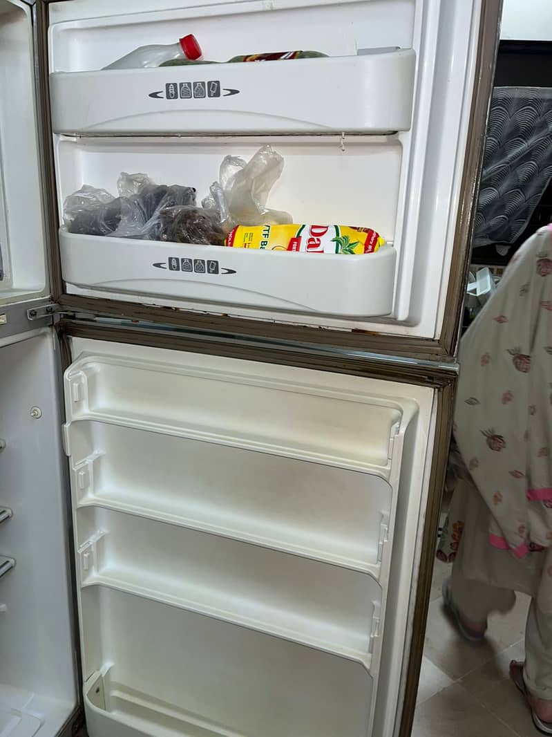 Dawlance Fridge, Refrigerator. Fridge used 6