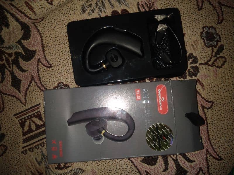 Bluetooth earphone 0