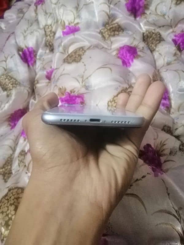 iphone 11 all ok bas id lga kar bhol gaya baki al ok hai 10 by 9.5 1