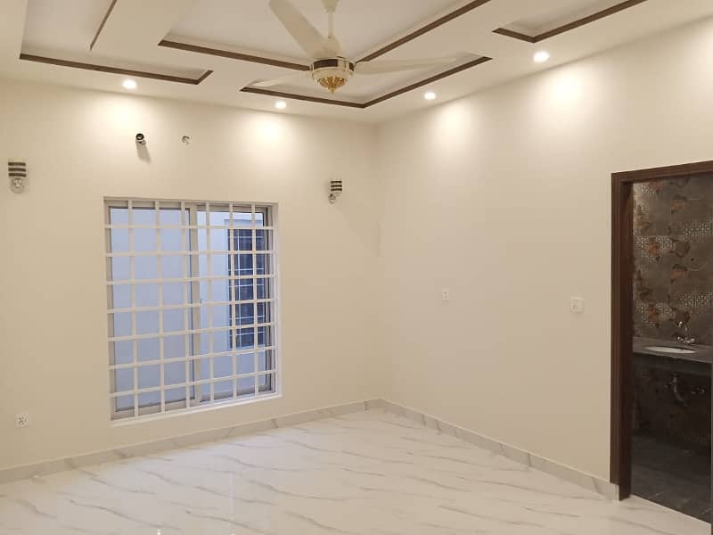 5 Marla Upper Portion For Rent In Eden Boulevard College Road Lahore 6