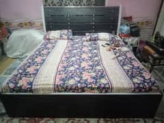 bed with 2 side table