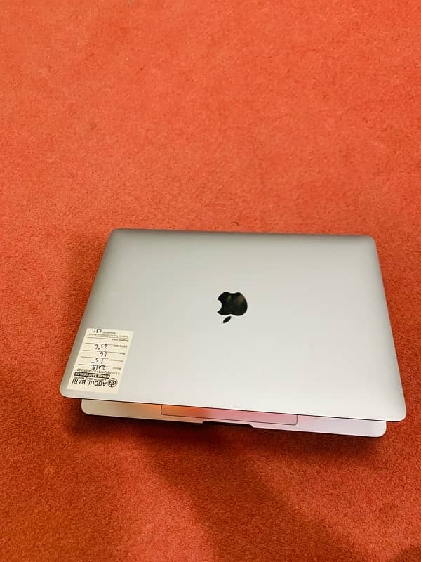 Mackbook pro 2019 13 inches i5 16Rm 256ssd Touchbar 1