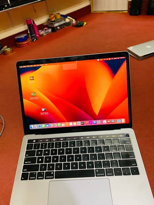 Mackbook pro 2019 13 inches i5 16Rm 256ssd Touchbar 2