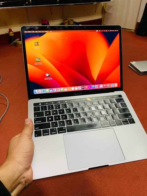 Mackbook pro 2019 13 inches i5 16Rm 256ssd Touchbar 6