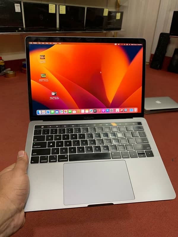 Mackbook pro 2019 13 inches i5 16Rm 256ssd Touchbar 11