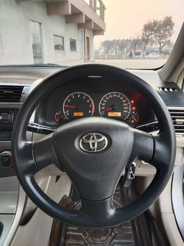 Toyota Corolla GLI 2013 5