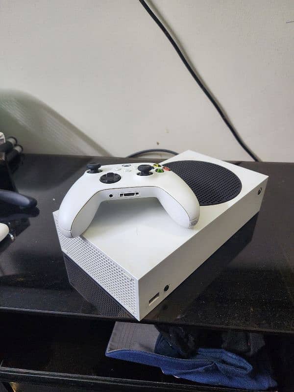 Xbox Series S (White) 512GB SSD with Games 0