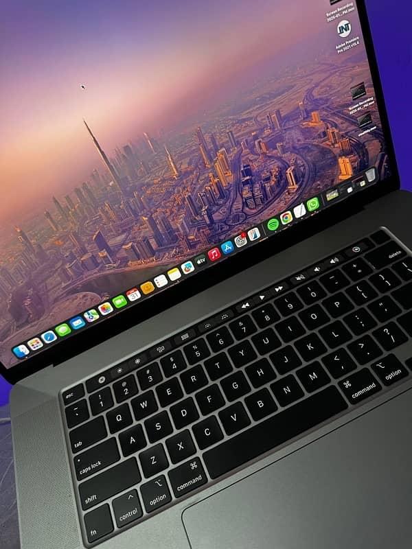 Macbook Pro 2019 Lush Condition 1