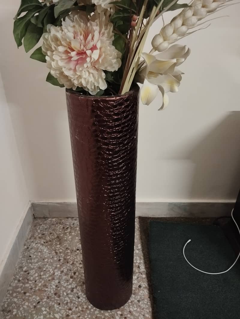 Big size vase with beautiful flowers 0