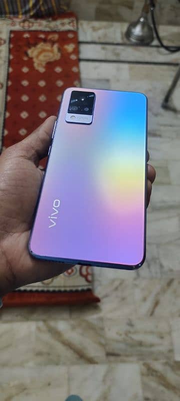 vivo v21 orignal 10/9 with box and original charger 3