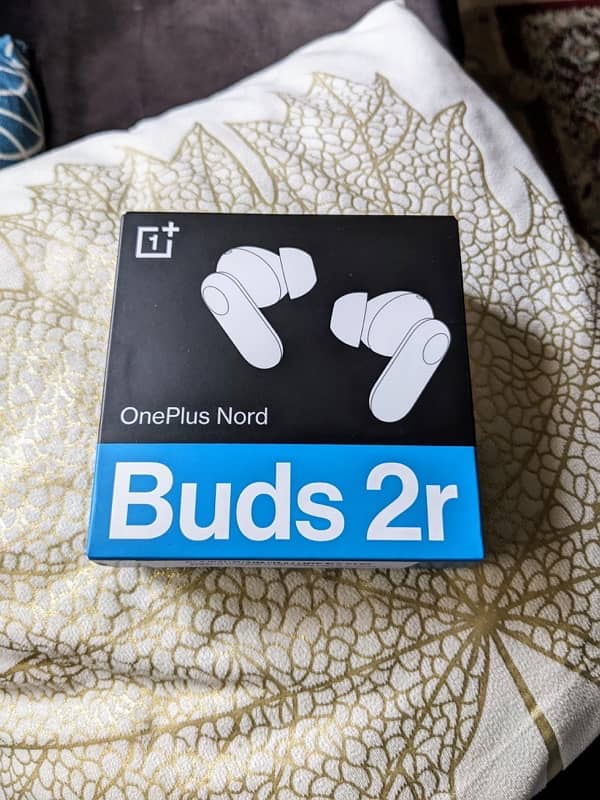 Oneplus Buds 2r with box hardly used with box 3