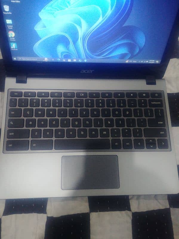 Acer c740 chrome book 2