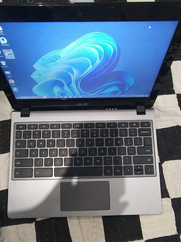 Acer c740 chrome book 3