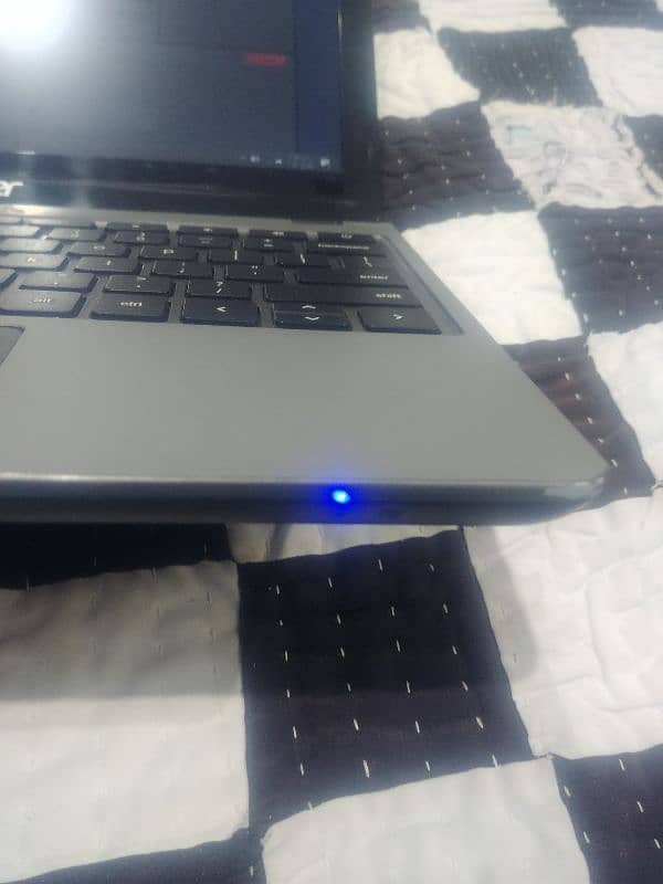 Acer c740 chrome book 11