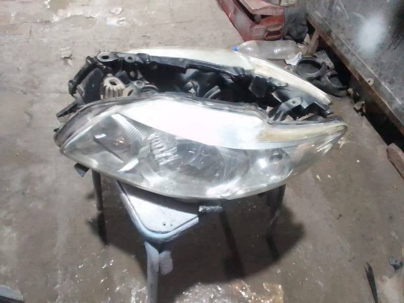 toyota corolla headlight 2