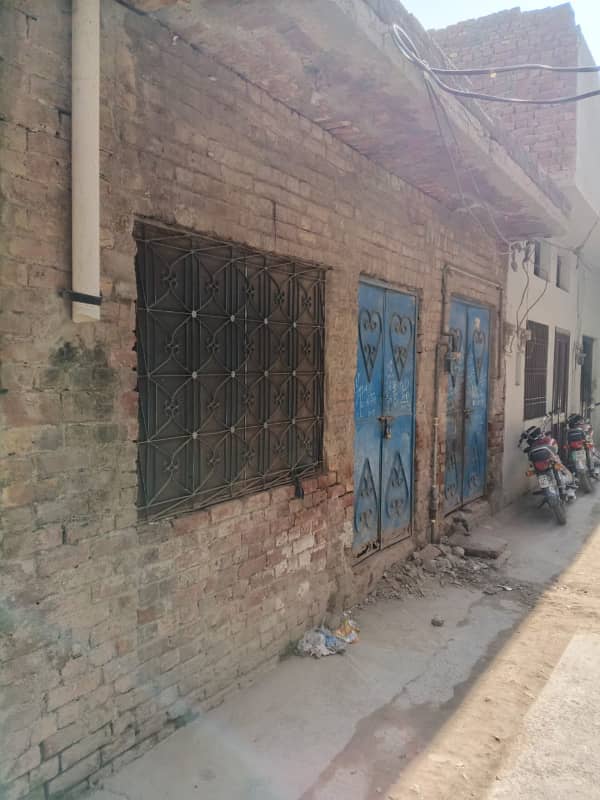 1.75 Marla Single Storey Old House For Sale In Shaheen Park Maskeen Pura Near Canal Road 2