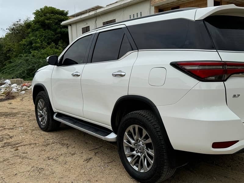 Toyota Fortuner V 2021 0