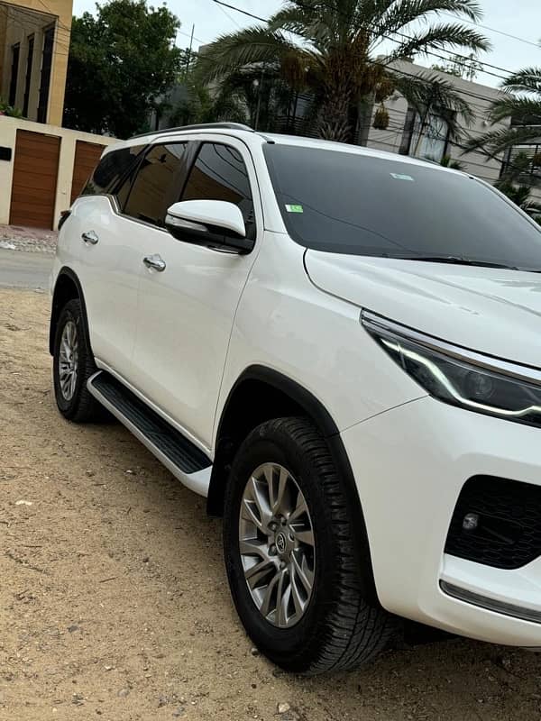 Toyota Fortuner V 2021 1