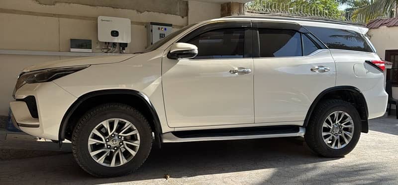 Toyota Fortuner V 2021 6