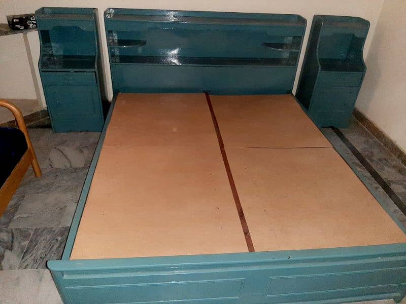 Double Bed with side tables 0