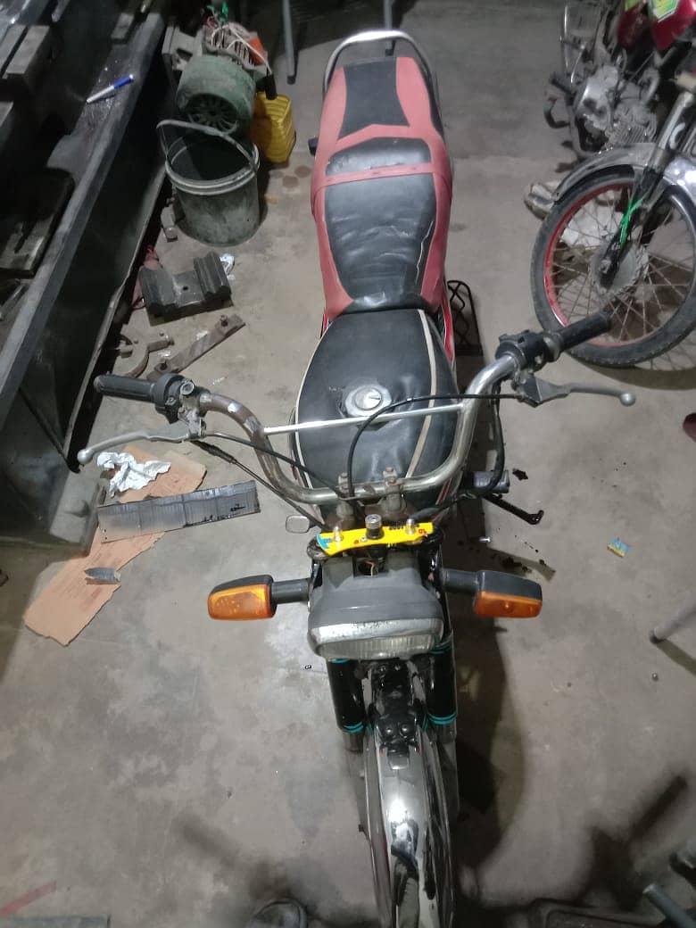 Honda CD 70 2018 3