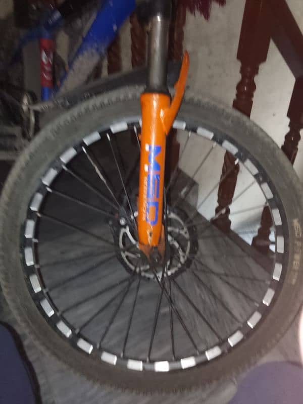 I am selling bicycle 10/9 condition no call only message 1