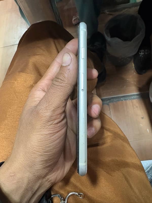 iphone se 2020.128 gb factory unlocked 1