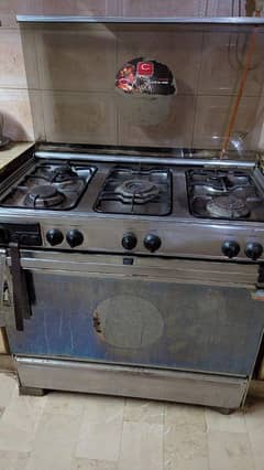 used stove in working condition. all burners works