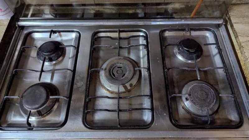 used stove in working condition. all burners works 4