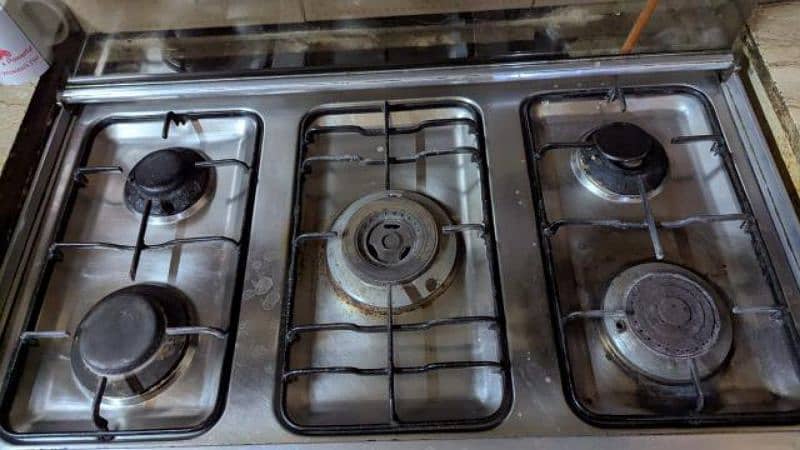 used stove in working condition. all burners works 5