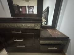 mirror with dressing table