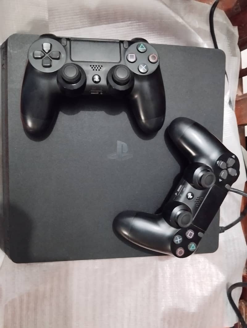 Playstation 4 Slim 0