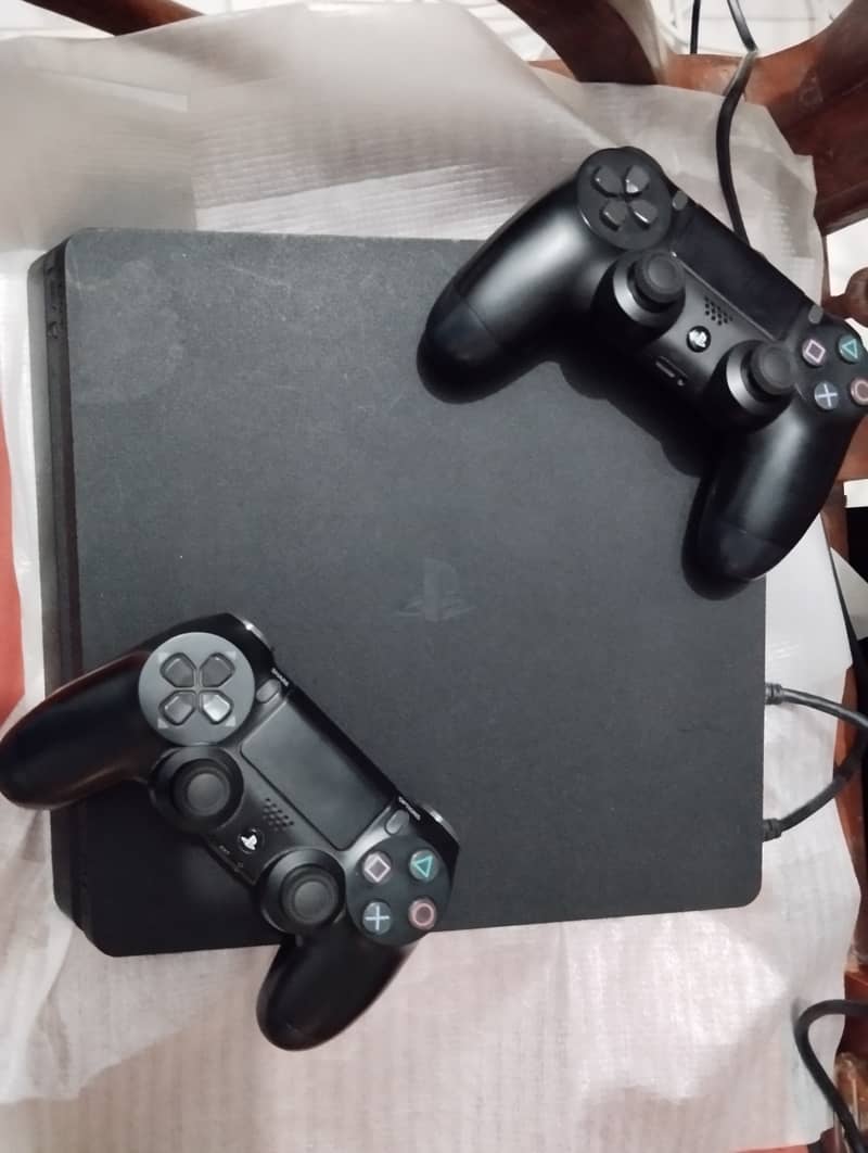 Playstation 4 Slim 1