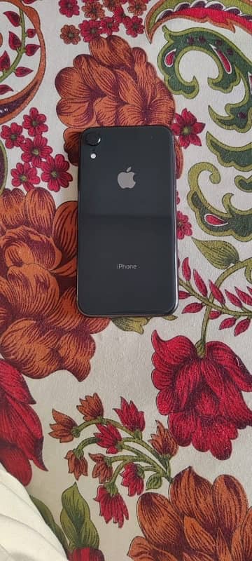 i phone xr excellent condition 3