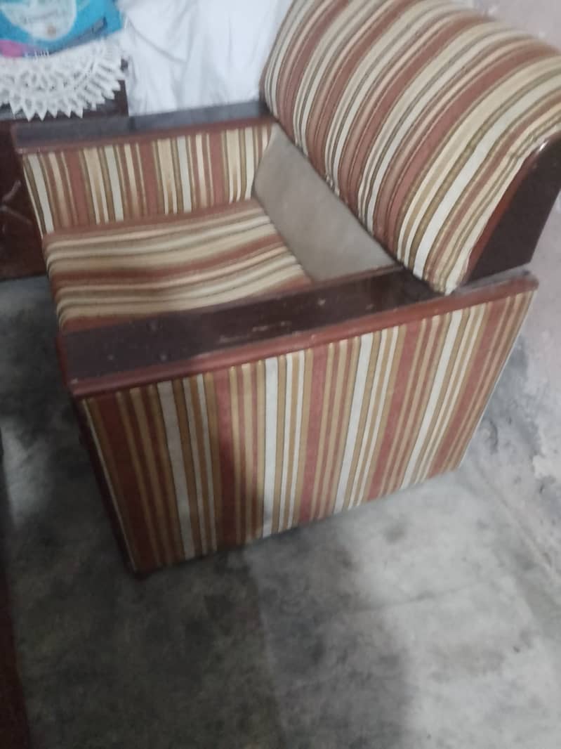 "Used 5-Seater Wooden Sofa Set | Urgent Sale" 3