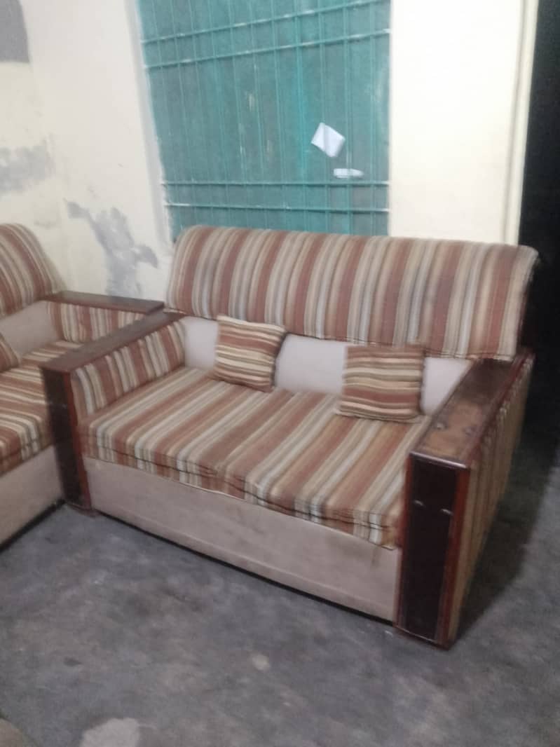 "Used 5-Seater Wooden Sofa Set | Urgent Sale" 4