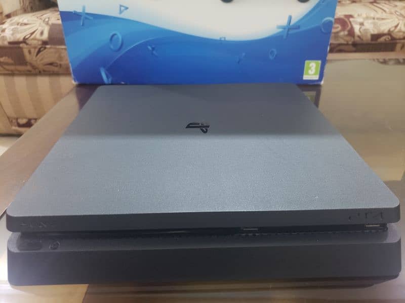 ps4 slim 500 GB with box and accessories 1