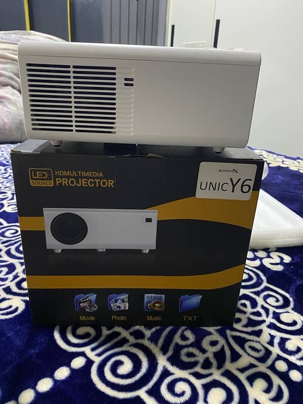 projector unic Y6 hd 3