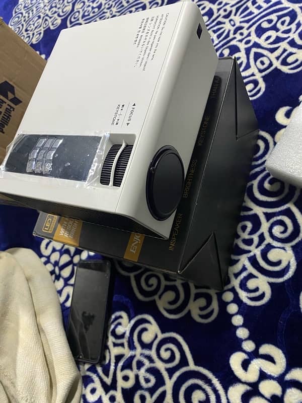 projector unic Y6 hd 6