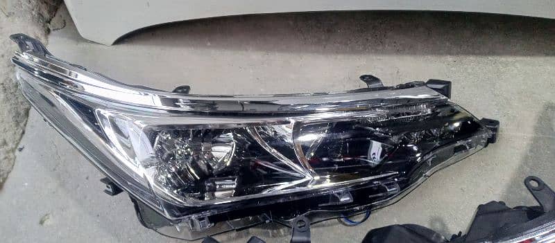 corolla 2025 model head light pair availbe whole sale price 4