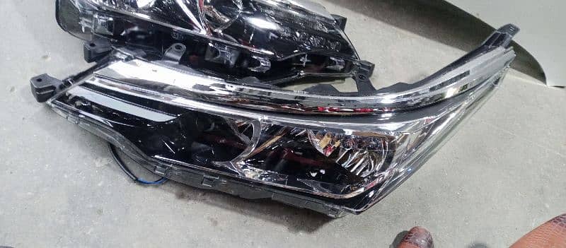 corolla 2025 model head light pair availbe whole sale price 5