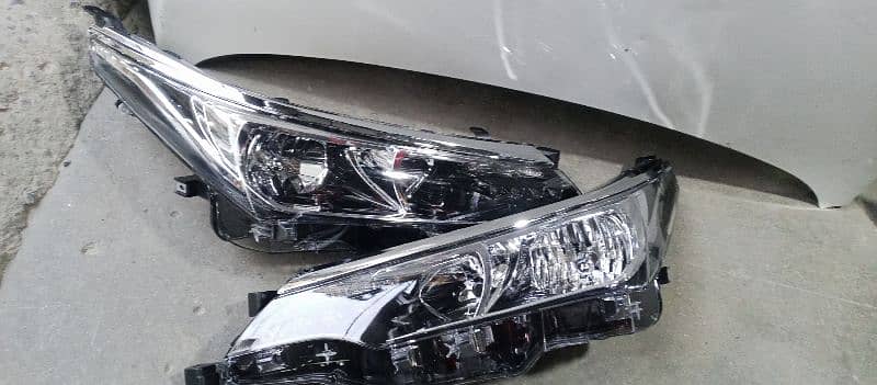 corolla 2025 model head light pair availbe whole sale price 6