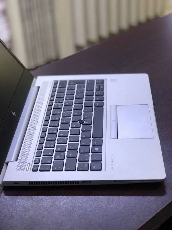 Hp elitebook 830 G5 Core i5 8th generation like new 4