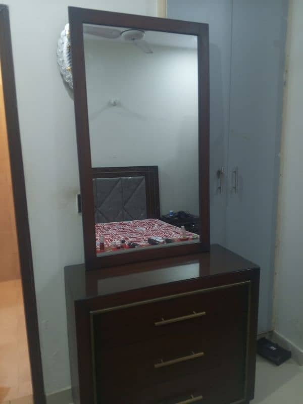 Bed, side table, Dressing, Wardrobe 3