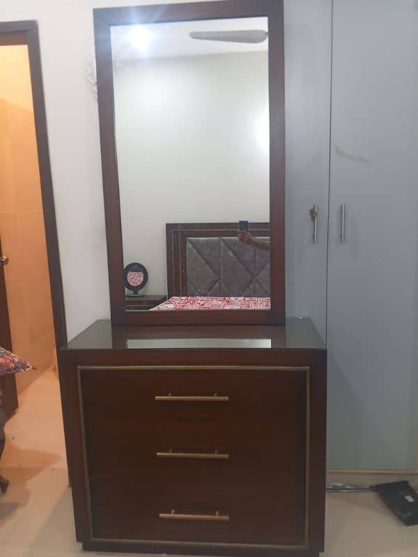 Bed, side table, Dressing, Wardrobe 4