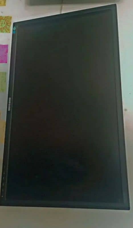 Samsung LCD with Stand 0