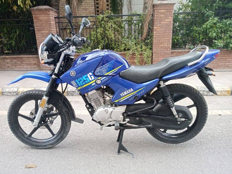 Yamaha YBR125G 2022 4