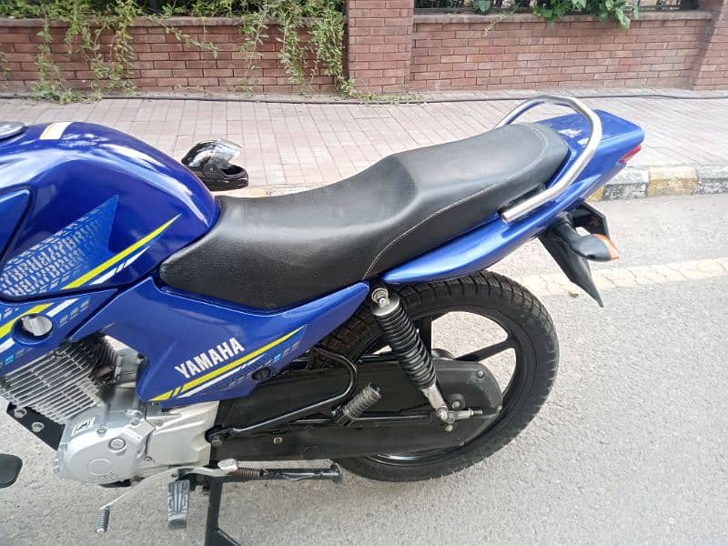 Yamaha YBR125G 2022 15