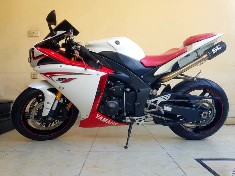 Yamaha R1 2009 in immaculate condition 1